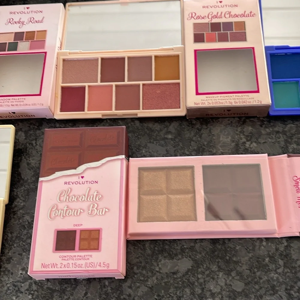 I ❤️ Revolution Eyeshadow Palettes, Highlighter, Bronzer, Contour + brushes